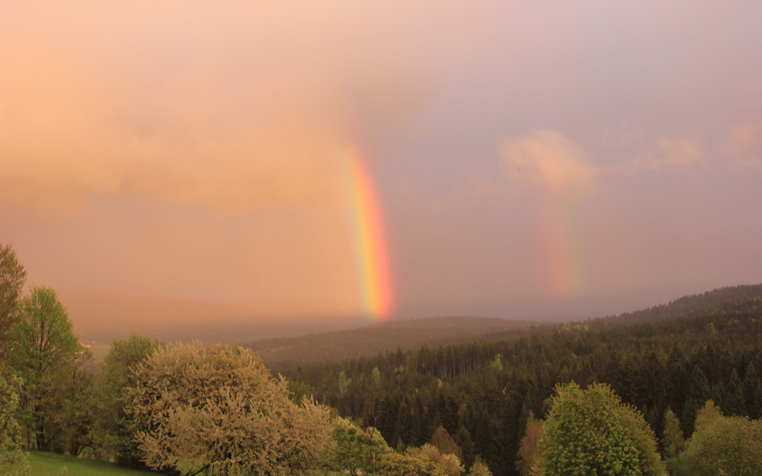 Regenbögen über dem Bayerischen Wald